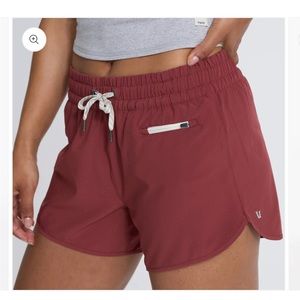NWT Vuori Clementine 4” Shorts